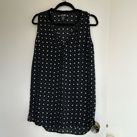 Lord & Taylor black and white sleeveless silk tunic - Picture 1 of 10